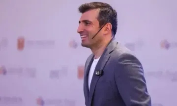 Bayraktar, Siyasi Liderleri NeXT Sosyal’e Davet Etti