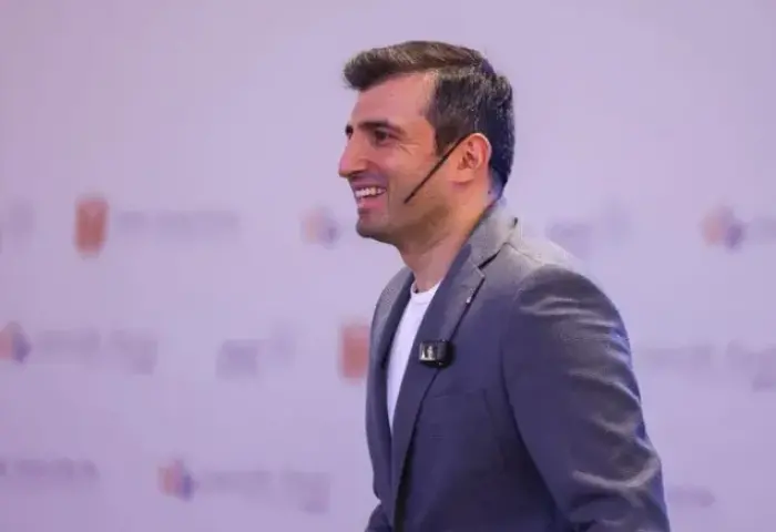 Bayraktar, Siyasi Liderleri NeXT Sosyal’e Davet Etti